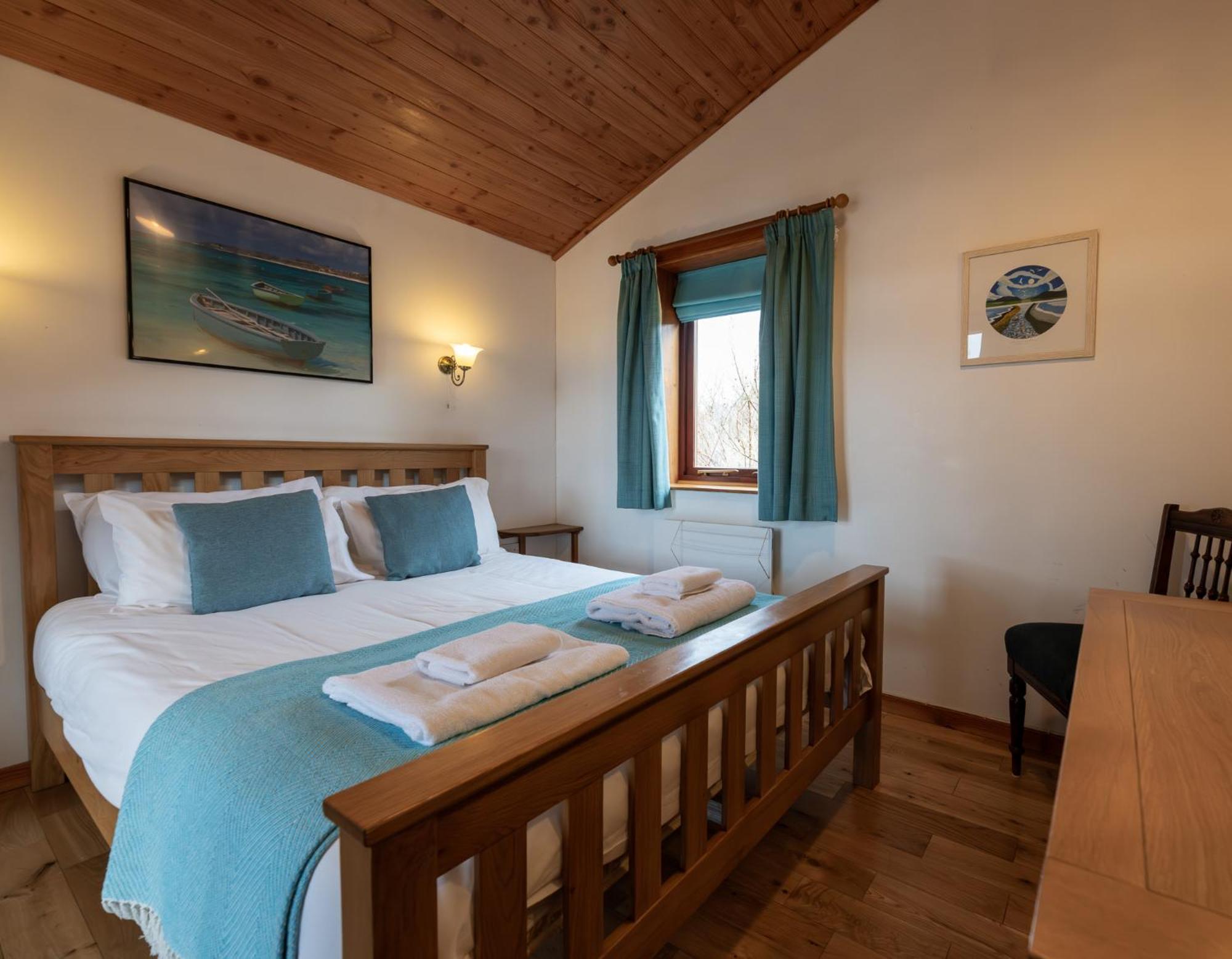 Loch Insh Chalets Ltd Кинкрейг Экстерьер фото