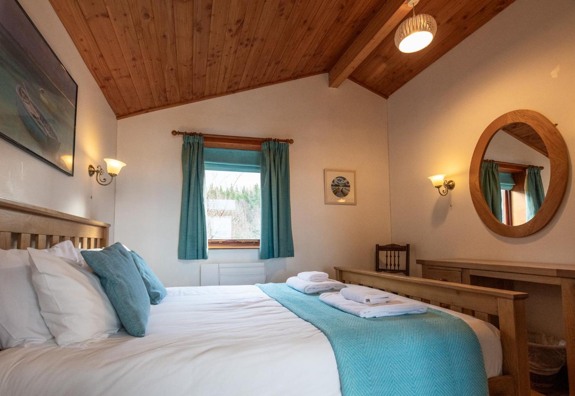 Loch Insh Chalets Ltd Кинкрейг Экстерьер фото