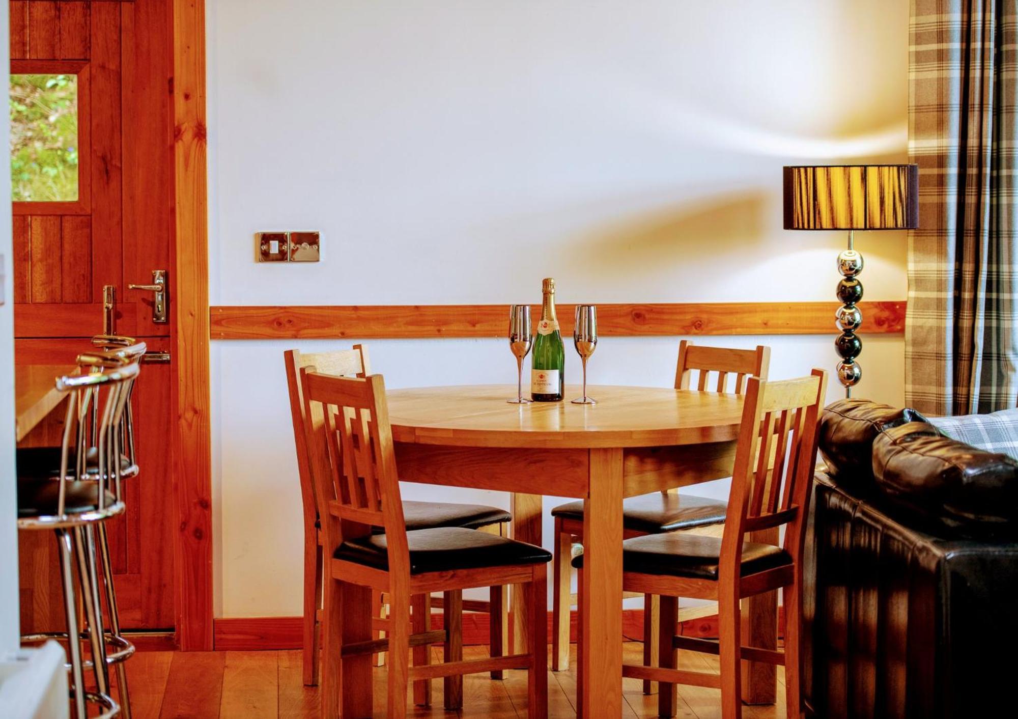 Loch Insh Chalets Ltd Кинкрейг Экстерьер фото