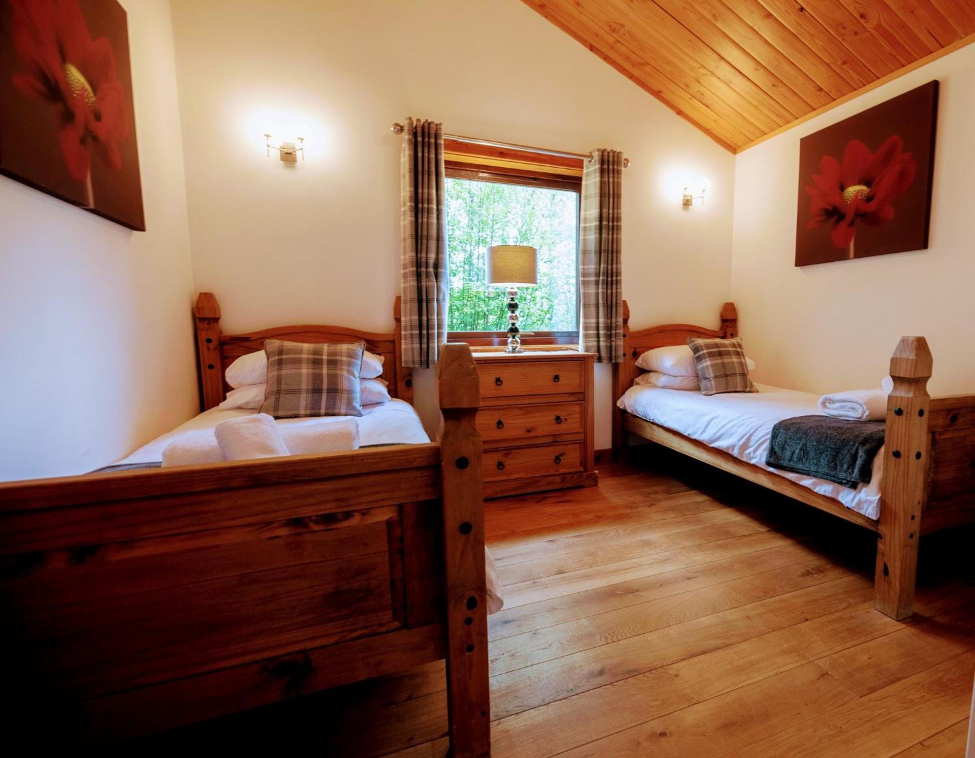 Loch Insh Chalets Ltd Кинкрейг Экстерьер фото