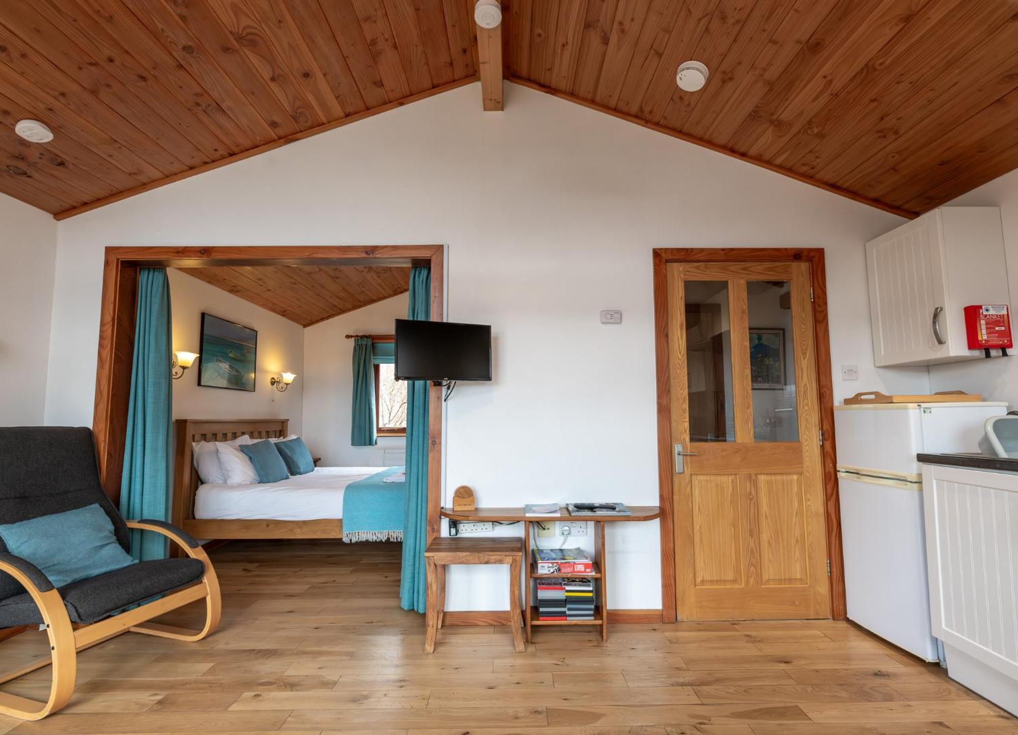Loch Insh Chalets Ltd Кинкрейг Номер фото